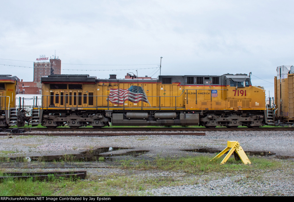 UP 7191 trails on a northbound manifest